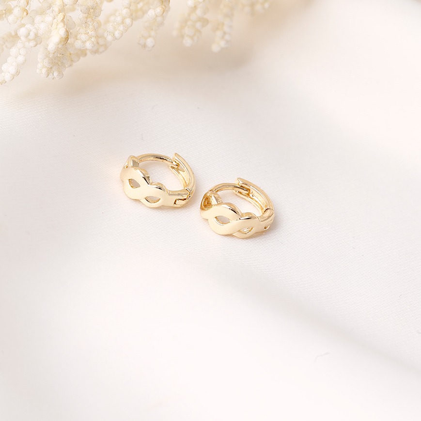 Aretes huggies 2026 dorado