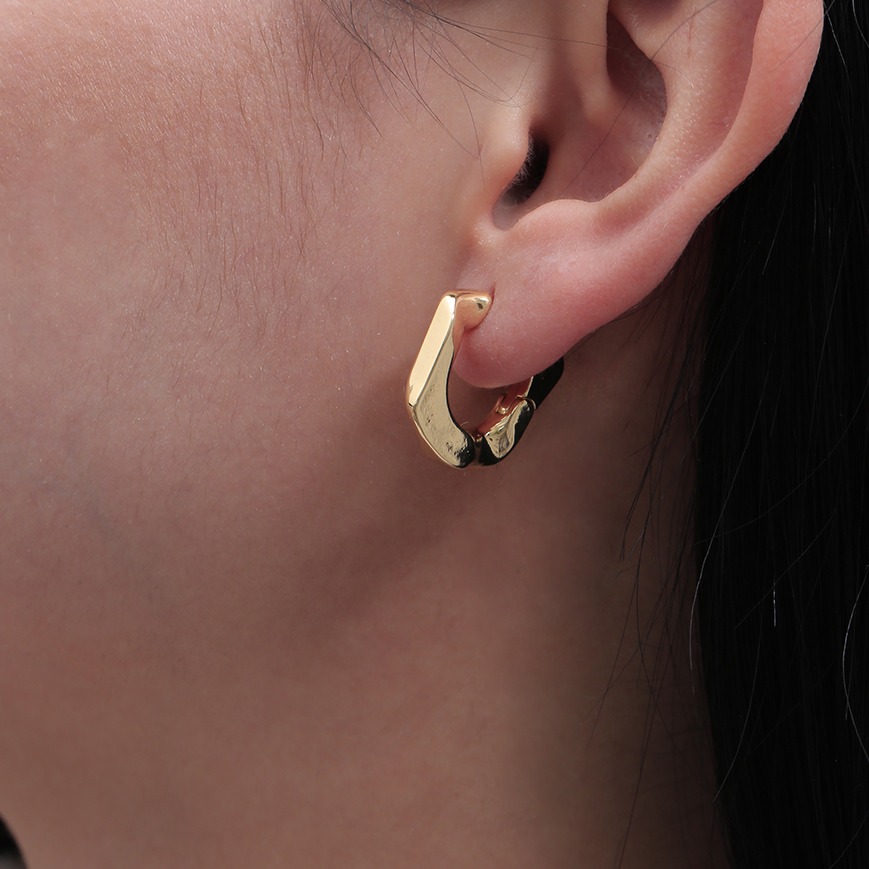 Aretes huggies 1697