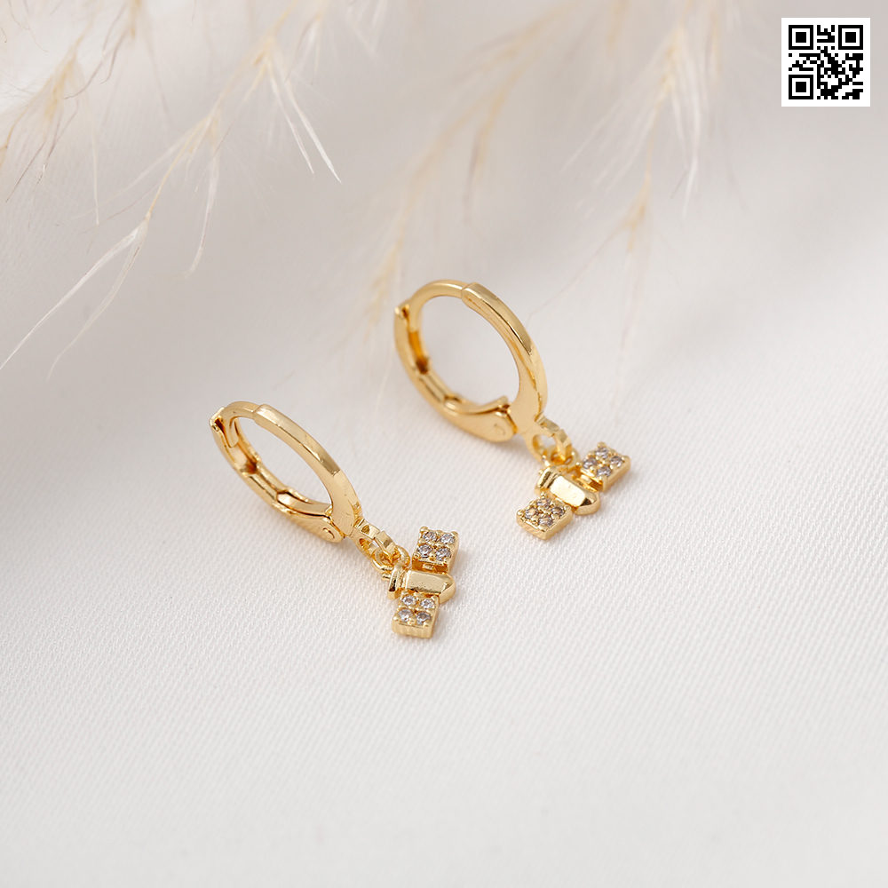 Aretes huggies 2025 dorado