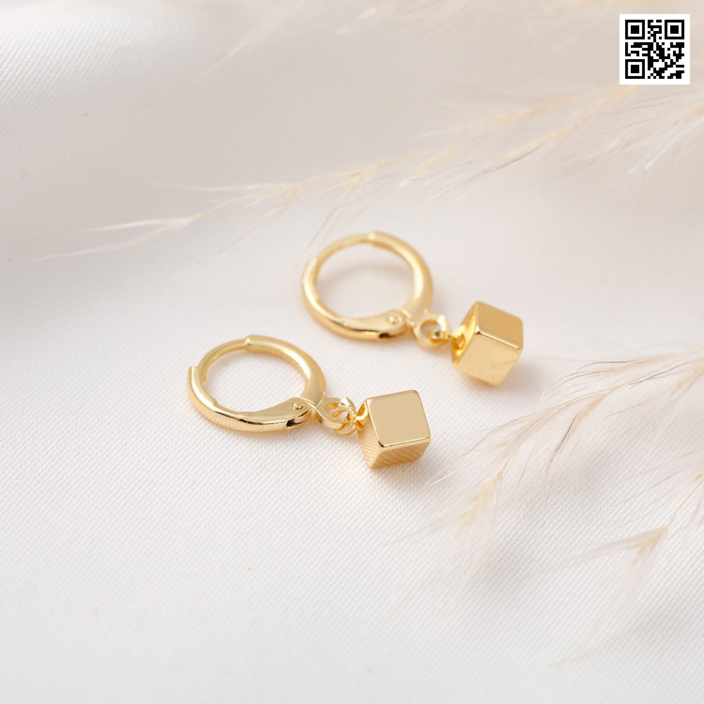 Aretes huggies 2021 dorado