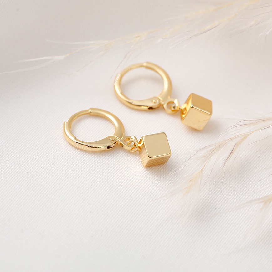 Aretes huggies 2021