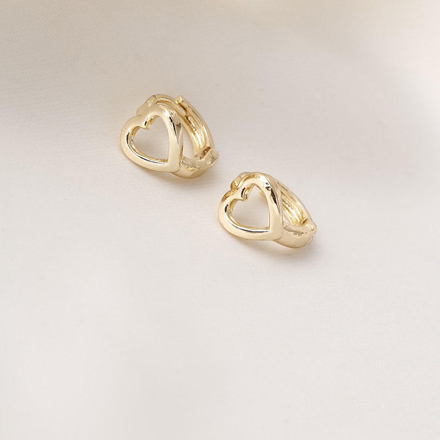Aretes huggies 2017